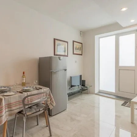 Apartment Lovely In Malta